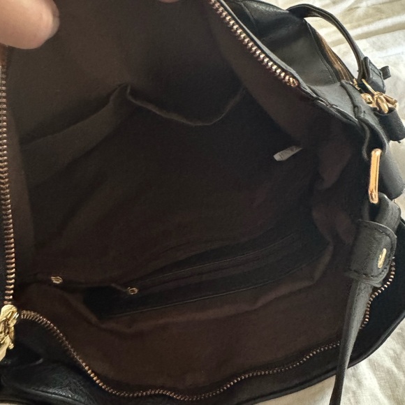 Elegant Black Shoulder Bag - Picture 6 of 6